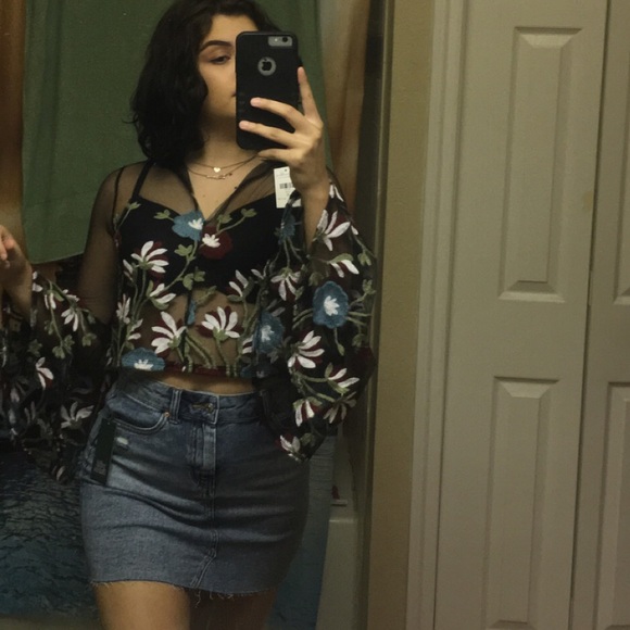 I’m selling a forever 21 long sleeve see through - Picture 1 of 1